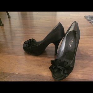 Black dress shoes